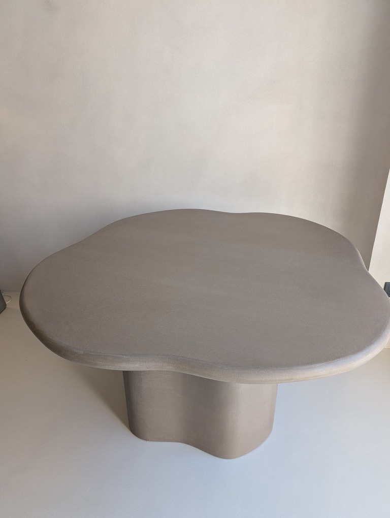 mesa-microcemento-redonda-gris-kopff